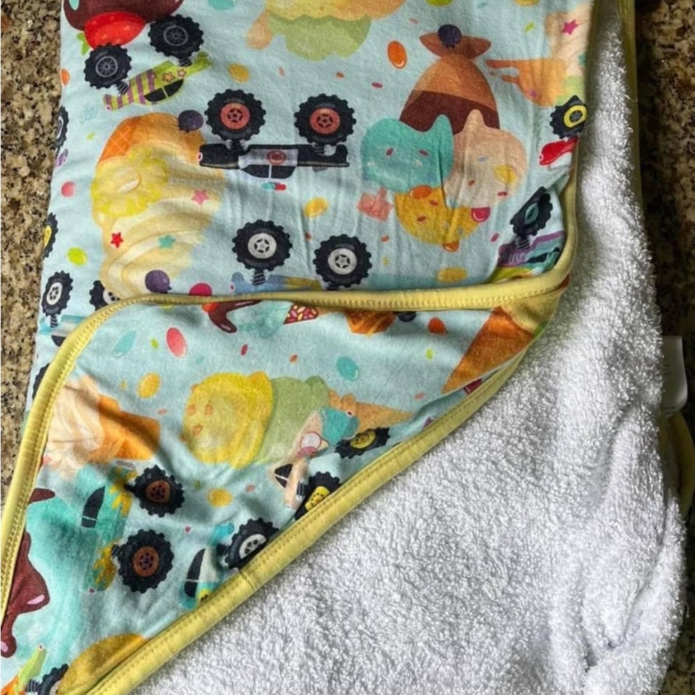 Posh peanut hooded towel